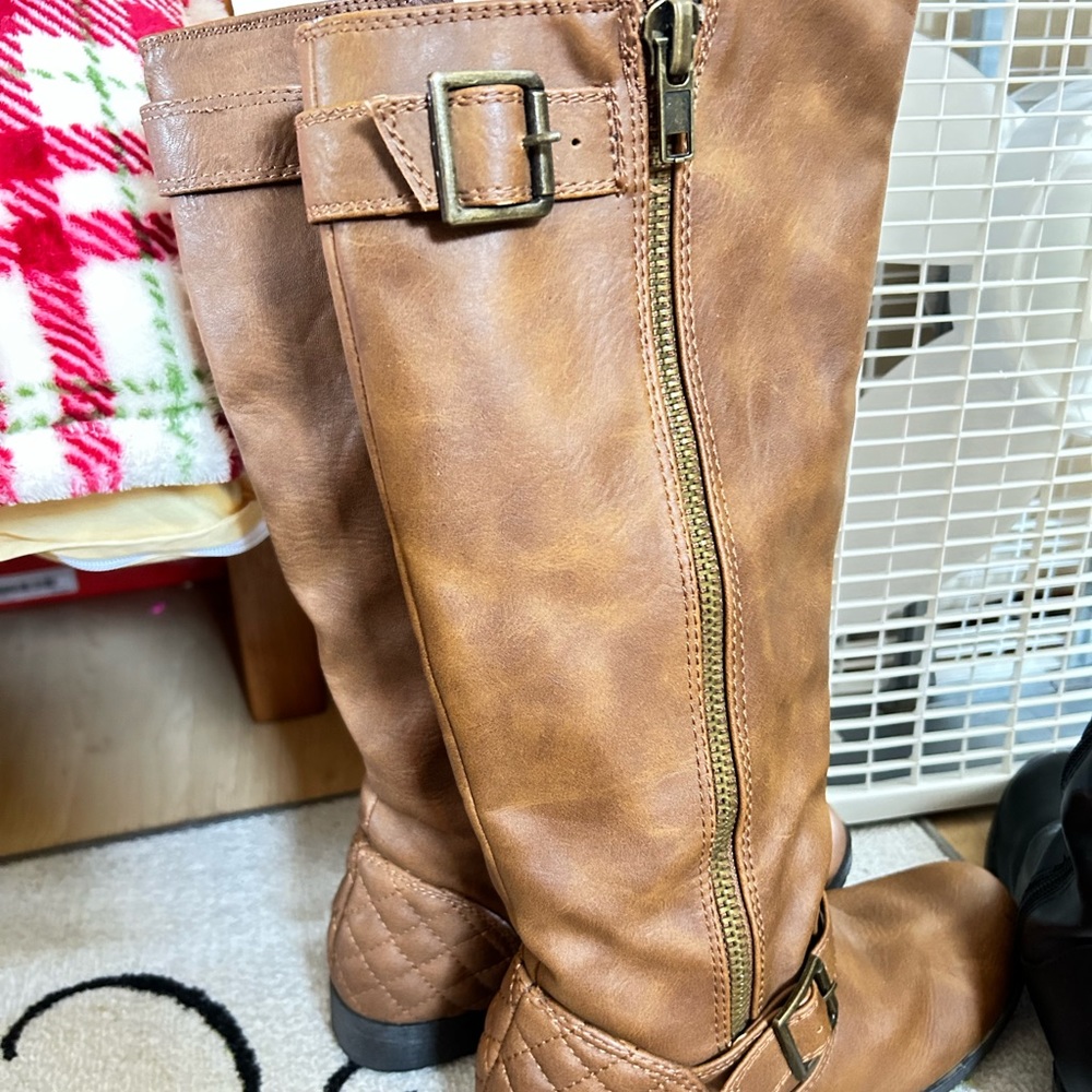 Material girl LARISA boots Size 5 almost new! No smoking no pets home!